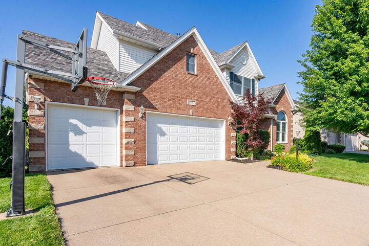 Property Photo:  3212 Summertree Avenue  IA 52722 