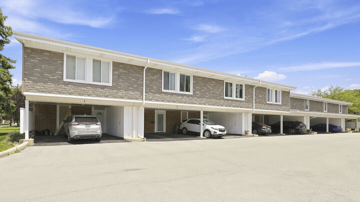 Property Photo: 2 Cour Masson IL 60465