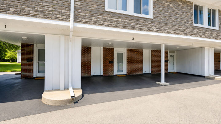 Property Photo:  2 Cour Masson  IL 60465 
