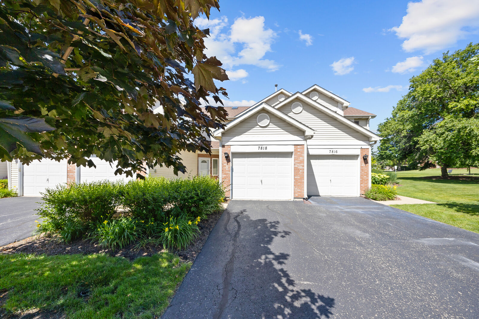 Property Photo:  7818 Darien Lake Drive  IL 60561 