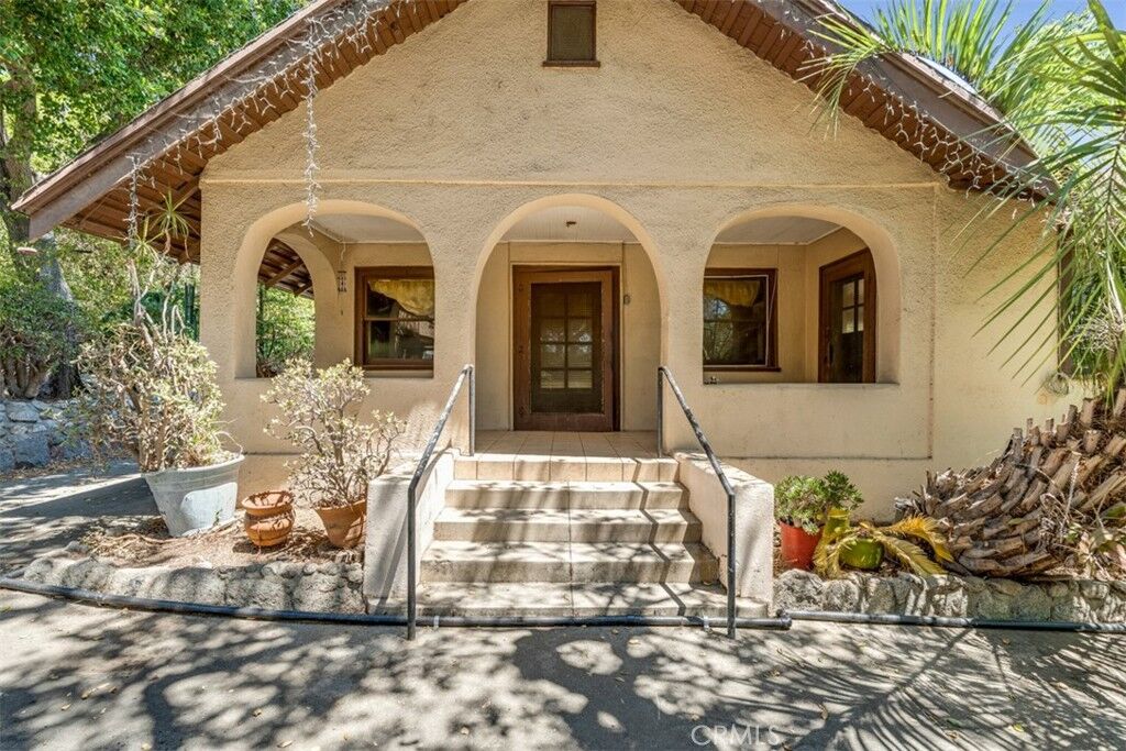 Property Photo: 611 E Grandview CA 91024