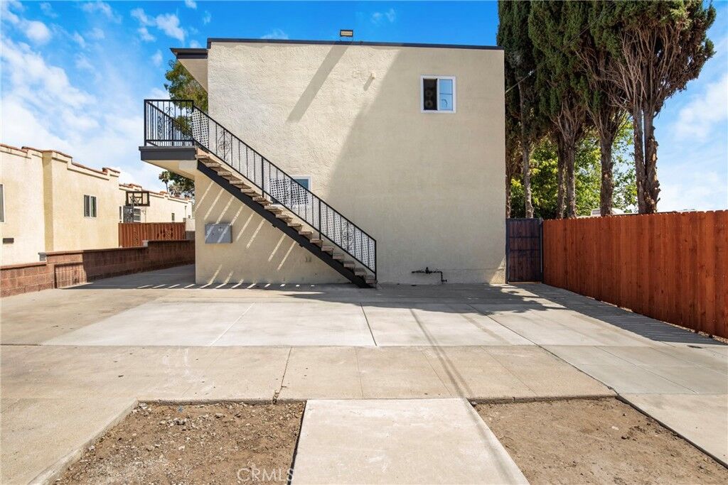 Property Photo: 564 W Macarthur CA 90731