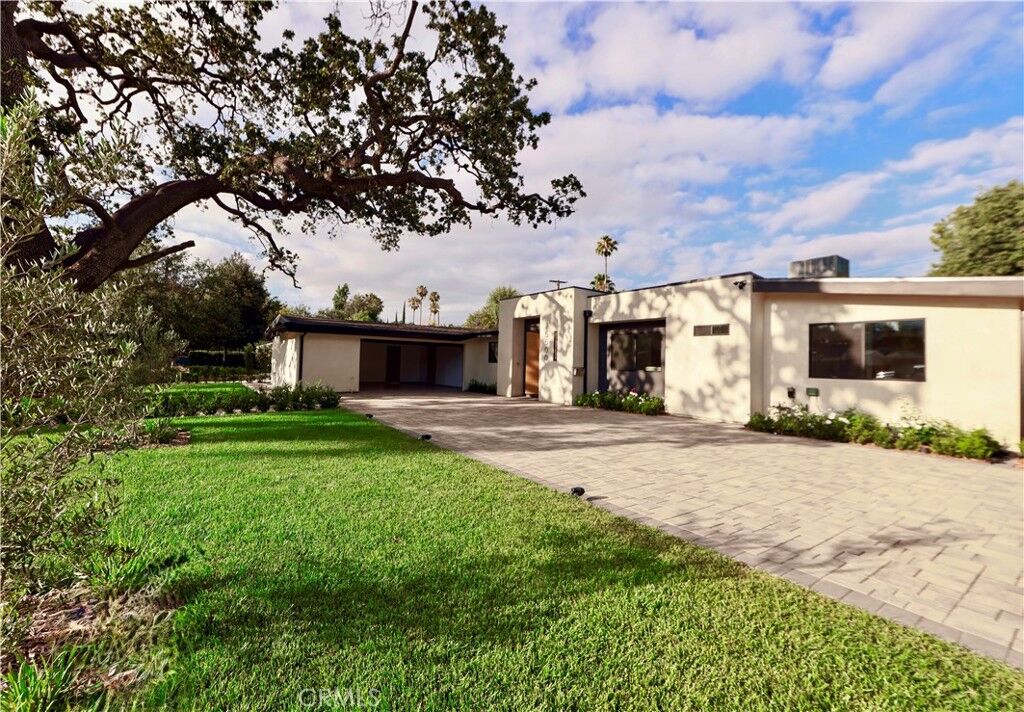 Property Photo:  5500 Fenwood  CA 91367 