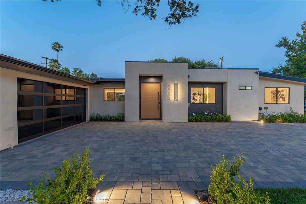 Property Photo:  5500 Fenwood  CA 91367 