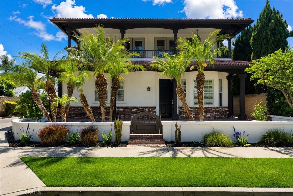 Property Photo: 267 Mesa Dr CA 92627
