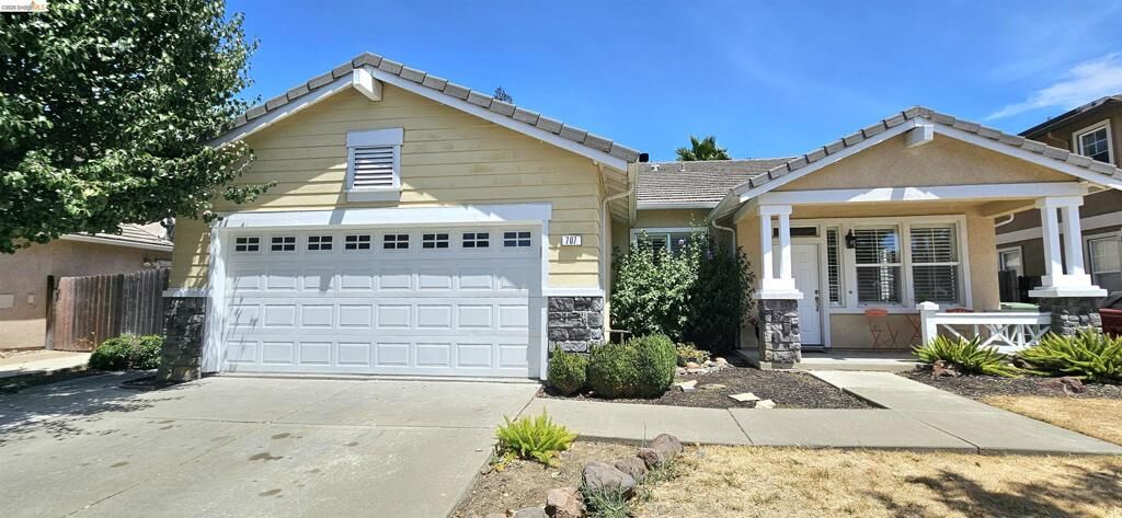 Property Photo: 707 Thompsons Dr CA 94513