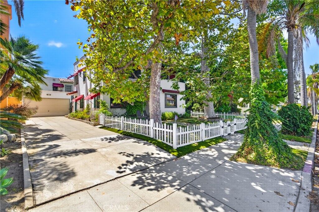 Property Photo: 323 Park Avenue CA 90814