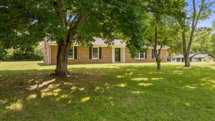 Property Photo:  4 Park St  TN 37334 