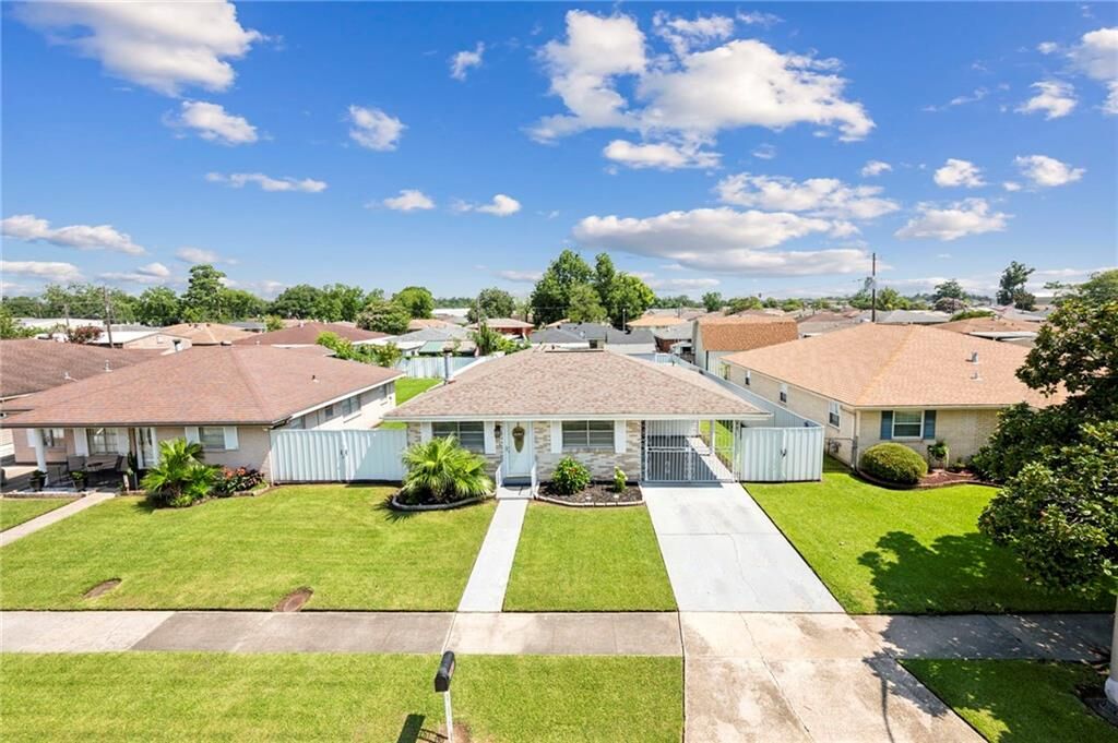 Property Photo: 2628 Bay Adams Drive LA 70072