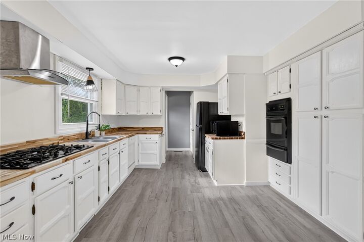 Property Photo:  483 Charles Avenue  OH 44410 