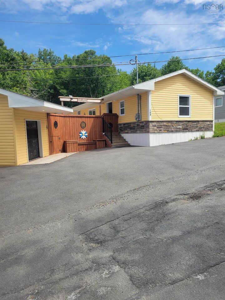 189 Hilltop Drive — photo 1