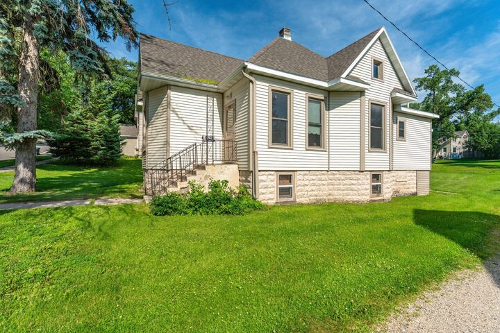 Property Photo: 528 W Summit Avenue MN 56537