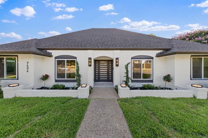 Property Photo: 9406 Hilldale Drive TX 75231