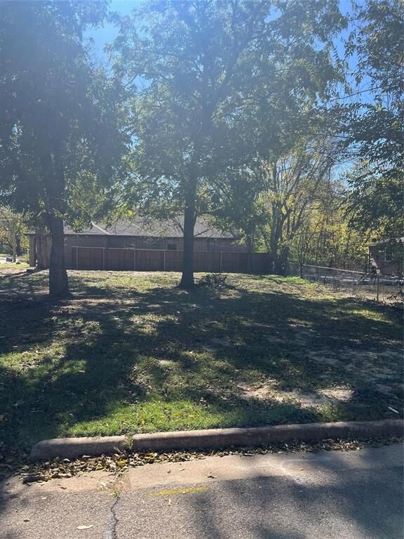 Property Photo: 618 Freeman Street TX 75482