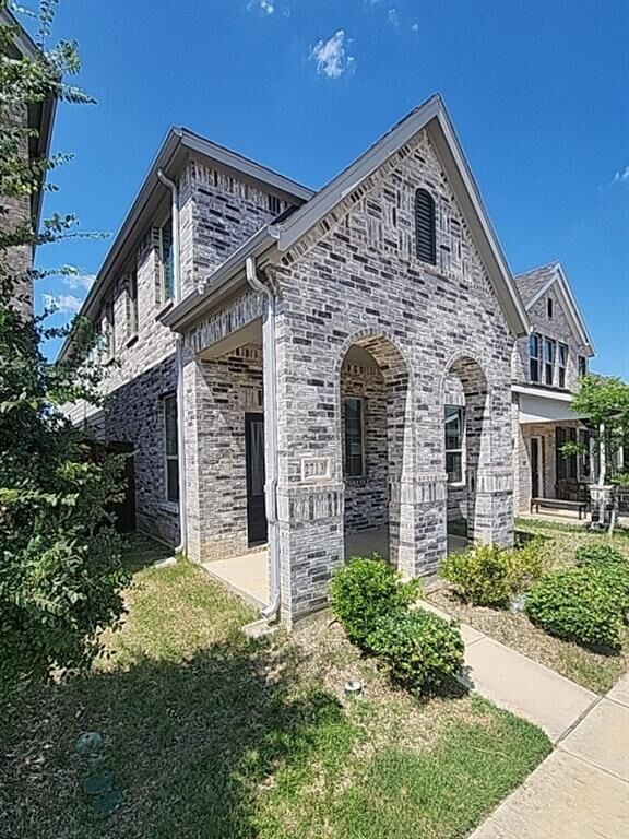 Property Photo:  2713 Acadia Drive  TX 76210 