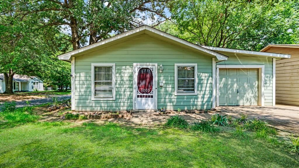 Property Photo: 1003 15th Street SE TX 75460