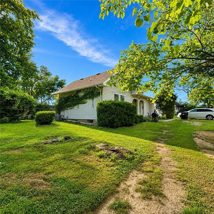 Property Photo:  1008 N D Street  AR 72756 