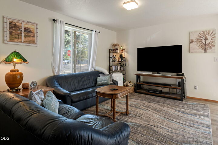 Property Photo:  2716 -2718 SW Umatilla Avenue  OR 97756 