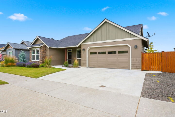 Property Photo: 406 SE Sumner Drive OR 97754