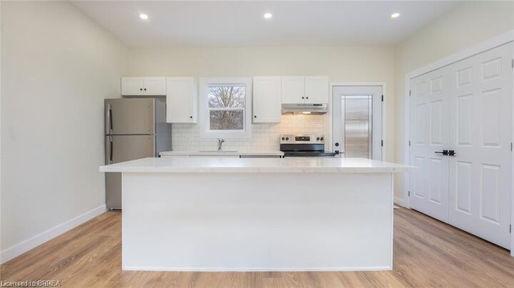 Photo de la propriété: 55 Winniett Street ON N3T 1M6
