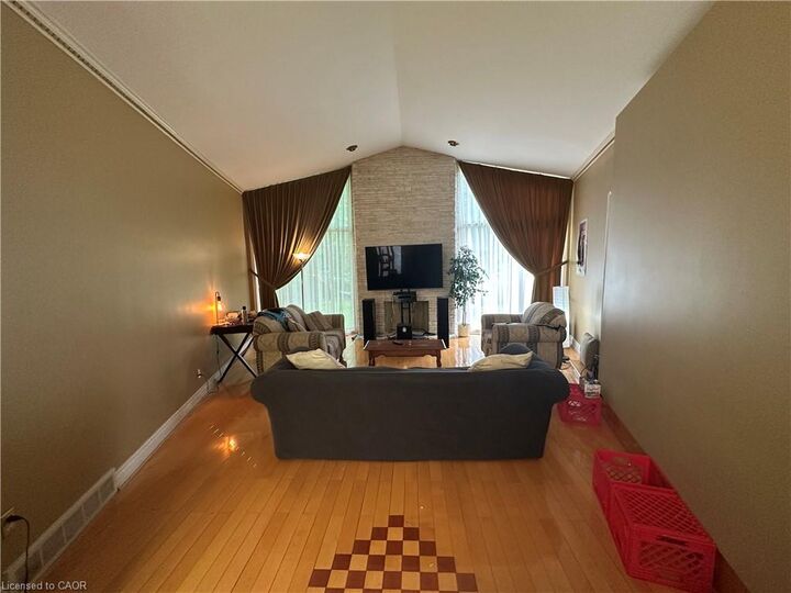 Property Photo: 11 Wilmont Court ON L8S 2T1