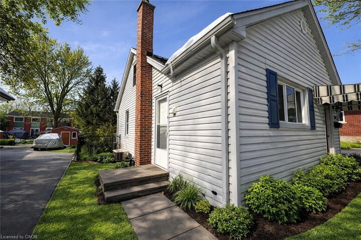 Property Photo:  168 Fifth Avenue 3  ON N2C 1P7 