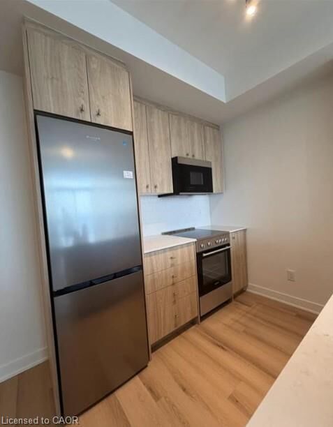 Property Photo:  25 Wellington Street S 3402  ON N2G 0G5 