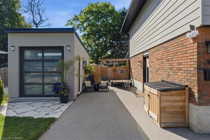 Property Photo: 28 Riverview Terrace ON N3L 2P4