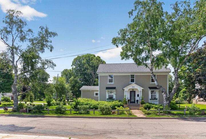 Property Photo: 362 Oak Avenue PE C1N 2A7