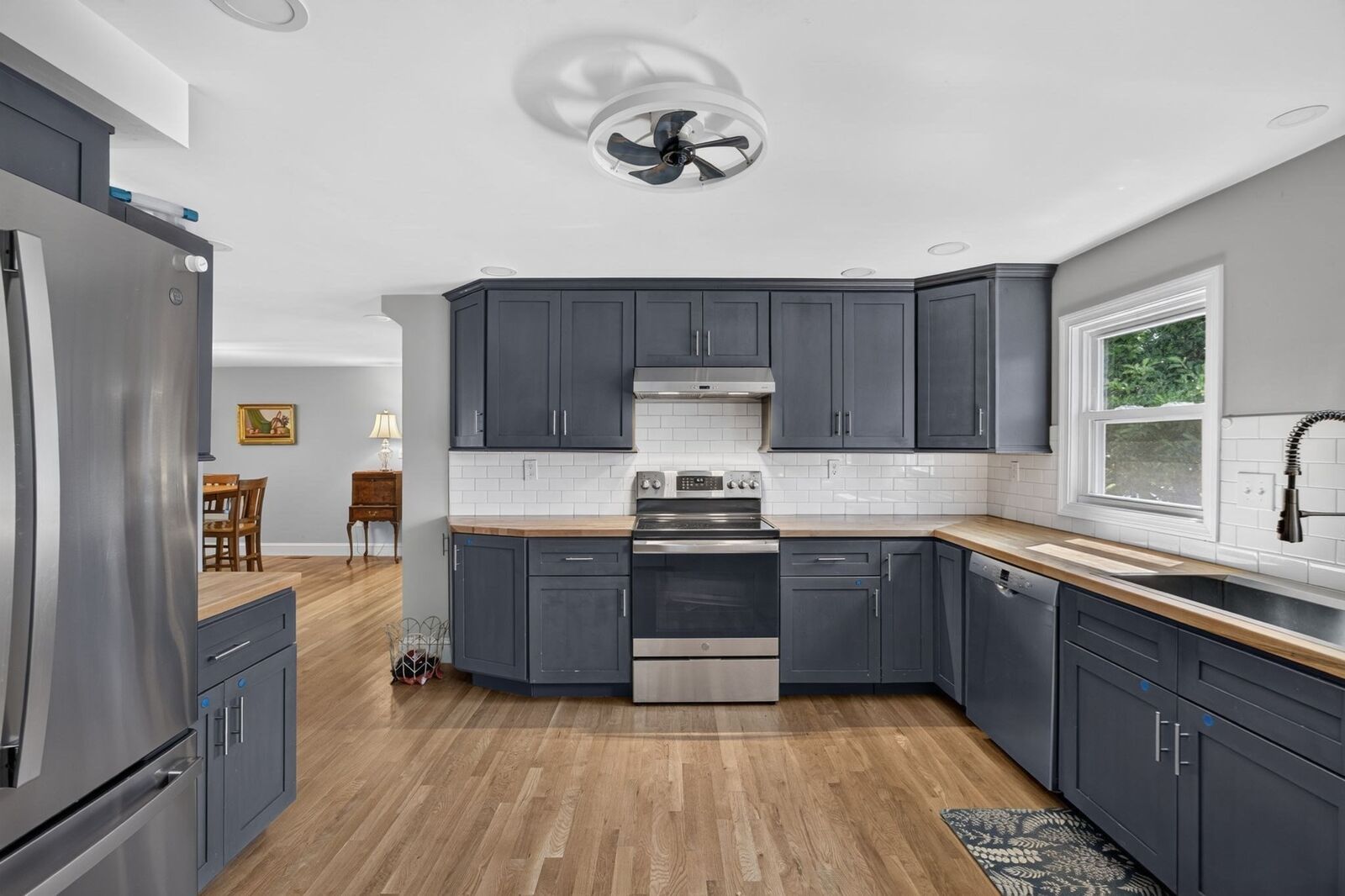 Property Photo: 17 Rockwood Ln MA 01843