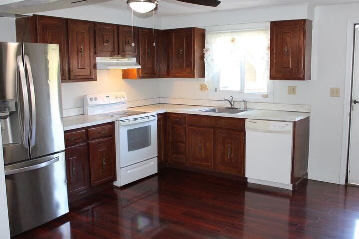 Property Photo:  26 Yorktown Ct 26  MA 01020 