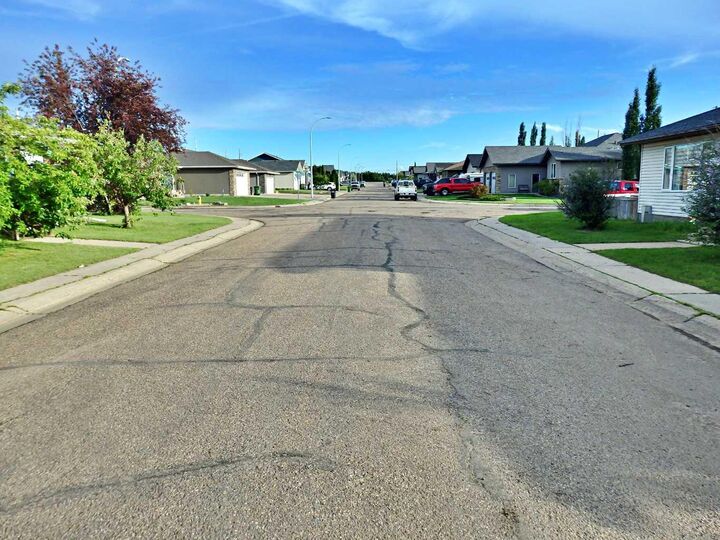 Property Photo:  6402 53 Avenue  AB T9X 1X4 