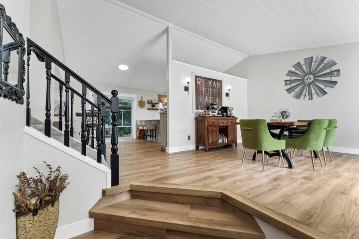 Property Photo: 8 Ross View Bay SE AB T1B 3H9
