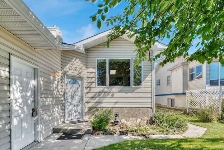 Property Photo: 418 1 Avenue NW AB T0L 0H0