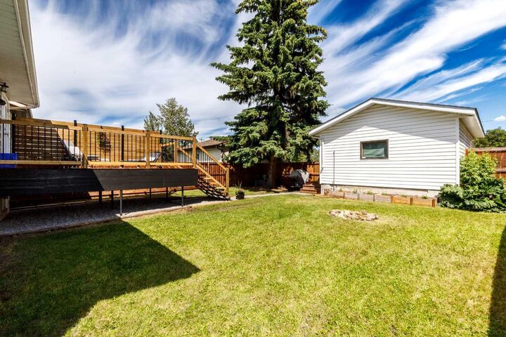 Property Photo:  41 McDougall Crescent  AB T4R 1T2 