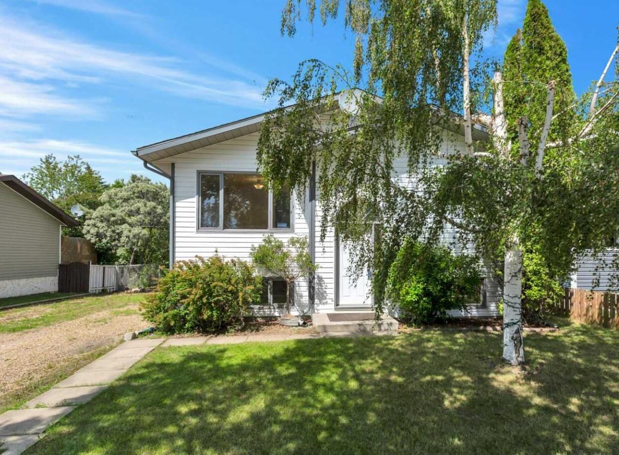 Property Photo: 4622 52 Avenue AB T0C 0J0