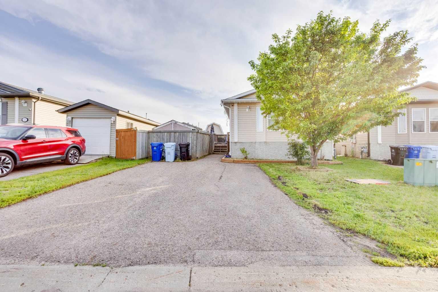 Property Photo: 125 Balsam Way AB T9K 0G2