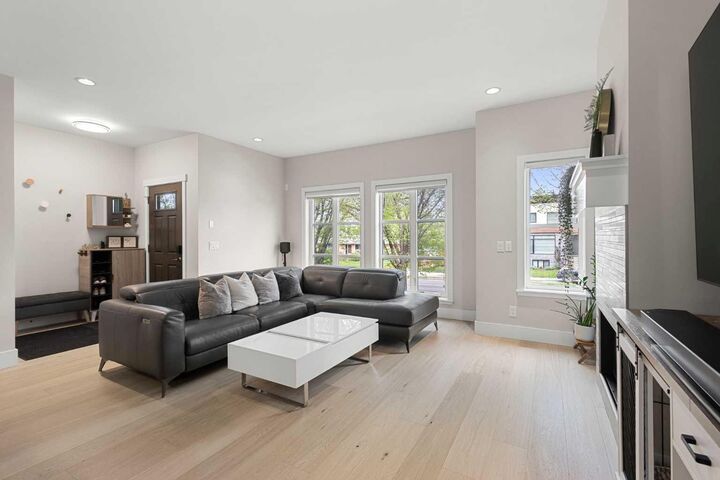 Property Photo:  3804 Sarcee Road SW  AB T3E 7W9 