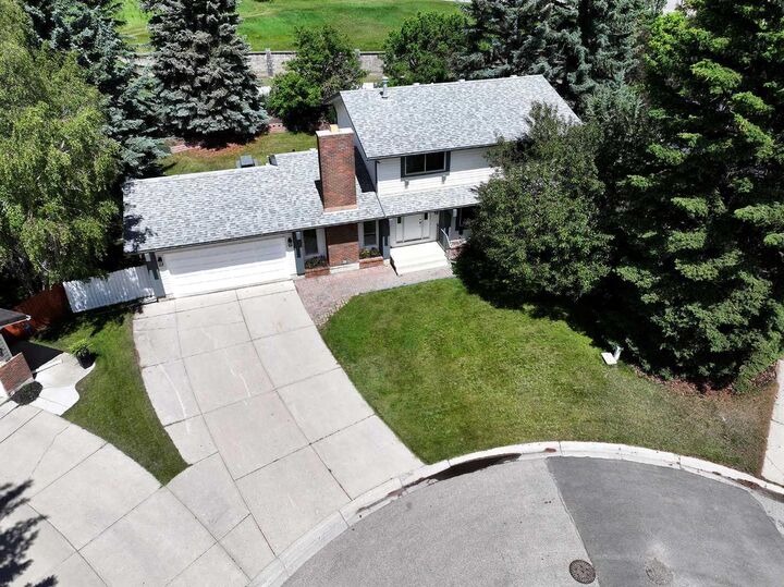 Property Photo: 540 Varsity Estates Place NW AB T3B 3C1