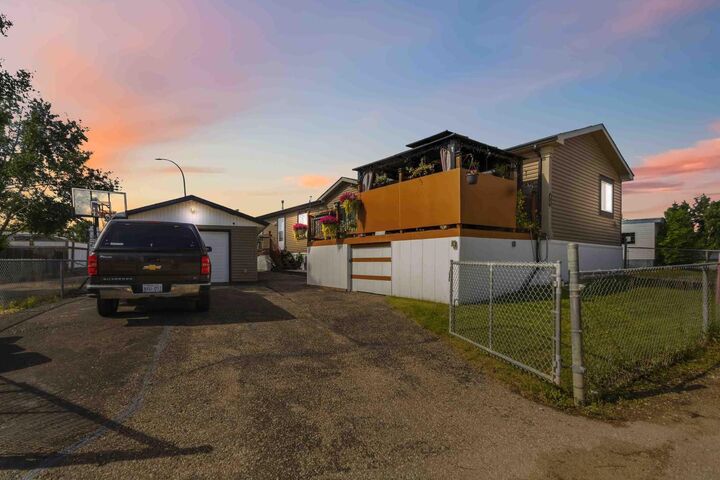 185 Grey Crescent — photo 1