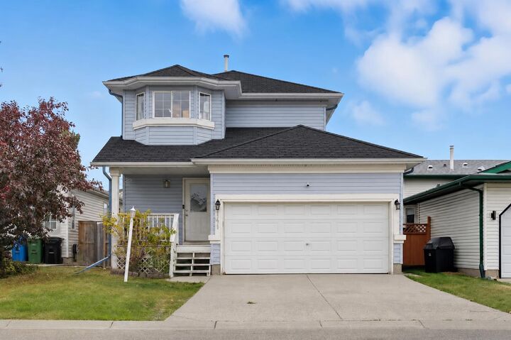 141 Saratoga Close NE — photo 1