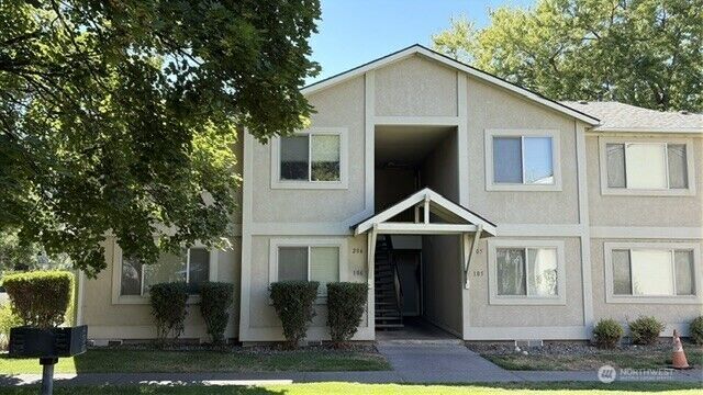 Property Photo: 1910 J Street 206 WA 99362