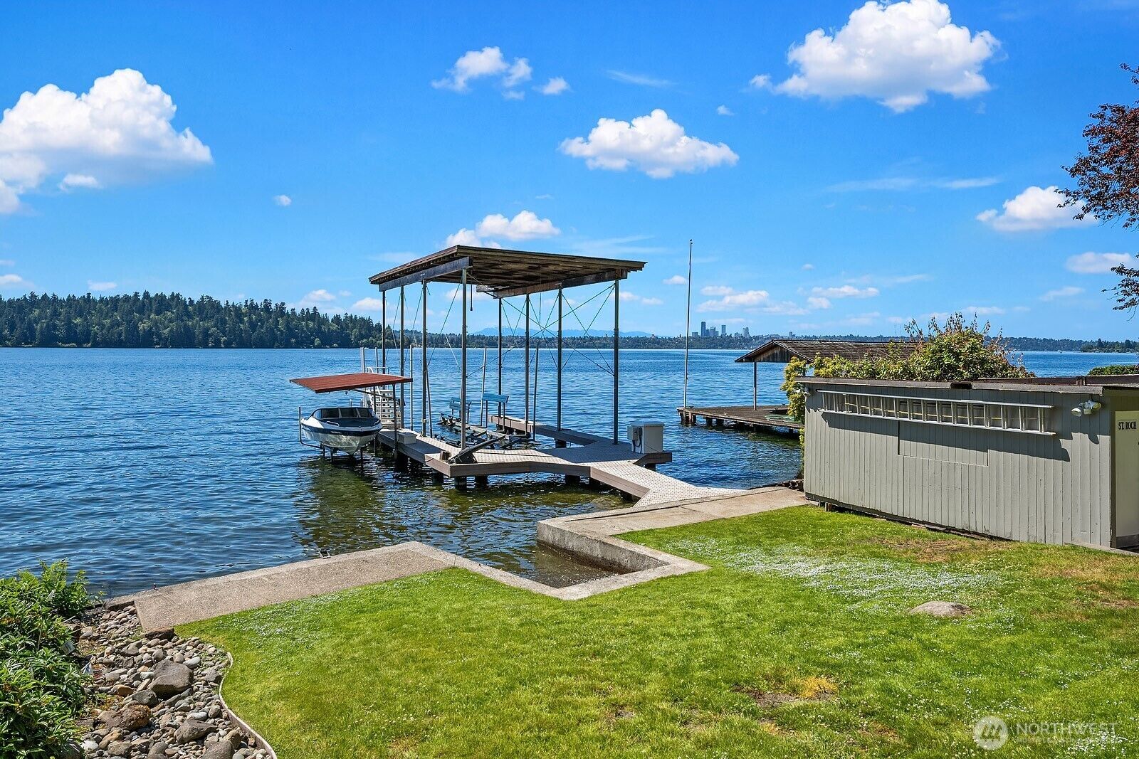 Property Photo: 4835 Forest Avenue SE WA 98040