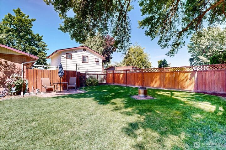 Property Photo: 301 NE A Street 1,2,3 WA 99324