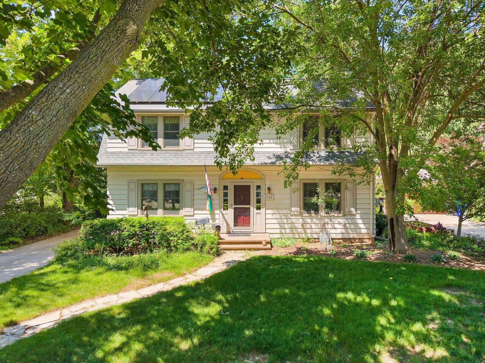 Property Photo:  932 E Commercial Street  WI 54911-5244 