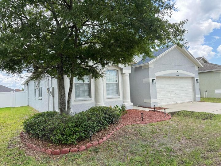 Property Photo:  10868 Standing Stone Drive  FL 33598 