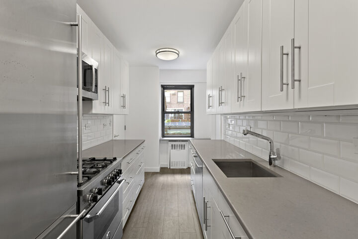 Property Photo:  16 Sutton Place 2B  NY 10022 