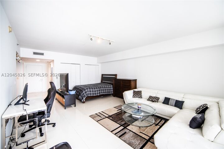 Property Photo:  475 Brickell Ave 2010  FL 33131 