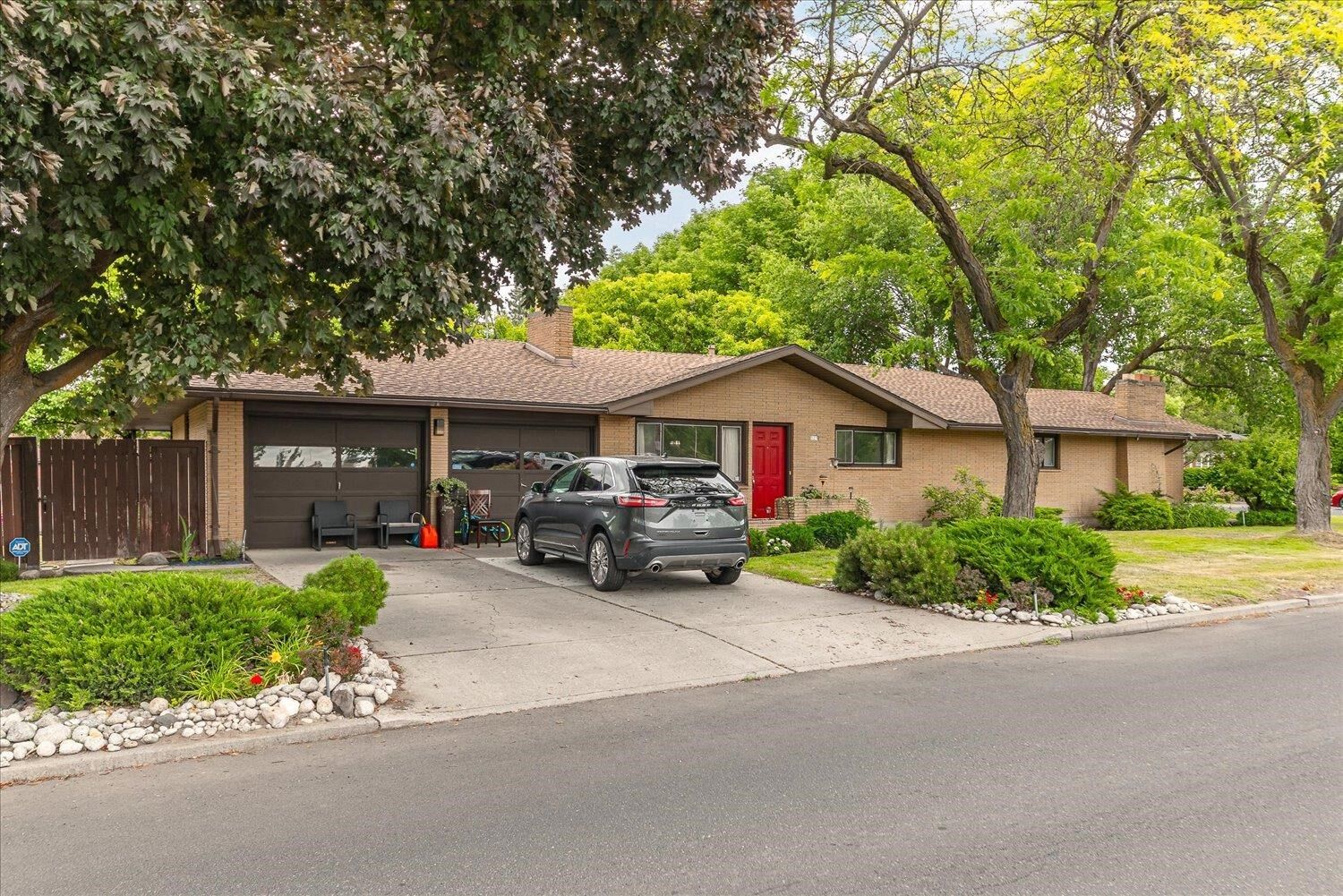 Property Photo: 5905 N Astor St 325 E Central WA 99208