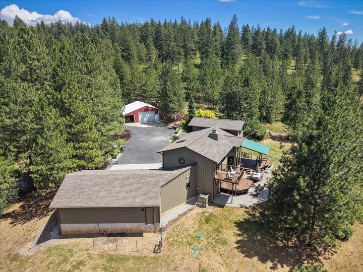 Property Photo: 8011 S Pineview Ln WA 99206